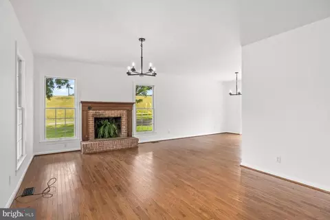 Living - 274 Aaron Mountain Rd, Castleton, VA 22716 photo 5 of 5