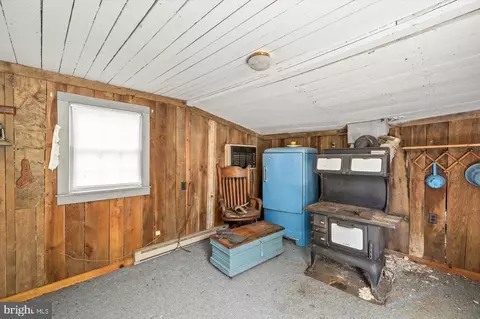 Entry Way - 274 Aaron Mountain Rd, Castleton, VA 22716 photo 5 of 5