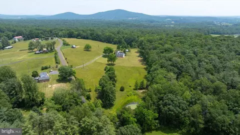 View/Area - 274 Aaron Mountain Rd, Castleton, VA 22716 photo 1 of 8
