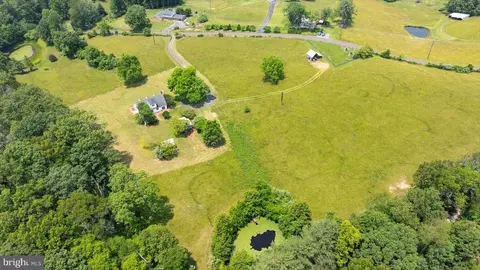 View/Area - 274 Aaron Mountain Rd, Castleton, VA 22716 photo 7 of 8