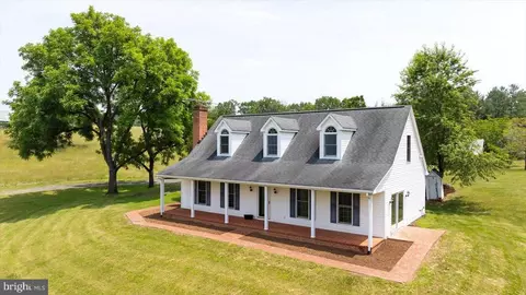 274 Aaron Mountain Rd, Castleton, VA 22716
