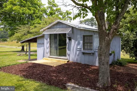 Exterior - 274 Aaron Mountain Rd, Castleton, VA 22716 photo 6 of 17