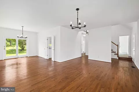 Living - 274 Aaron Mountain Rd, Castleton, VA 22716 photo 2 of 5