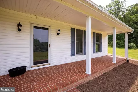 Exterior - 274 Aaron Mountain Rd, Castleton, VA 22716 photo 5 of 17