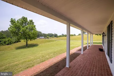 Exterior - 274 Aaron Mountain Rd, Castleton, VA 22716 photo 3 of 17