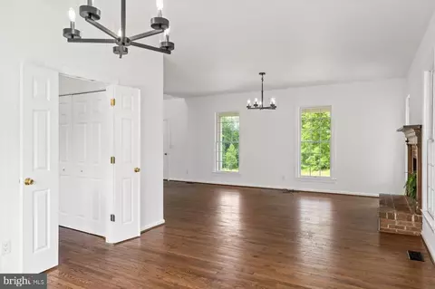 Living - 274 Aaron Mountain Rd, Castleton, VA 22716 photo 4 of 5