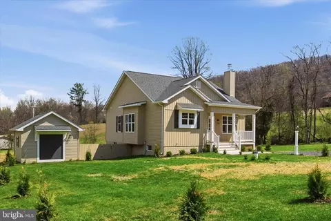 11 Scenic Ln, Flint Hill, VA 22627