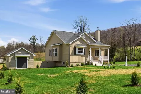11 Scenic Ln, Flint Hill, VA 22627