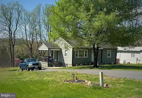 15 Mountain View Rd, Flint Hill, VA 22637