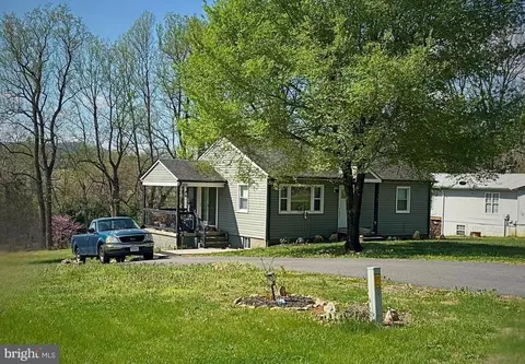 15 Mountain View Rd, Flint Hill, VA 22637