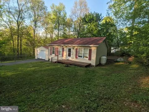 144 Hunter Ave, Chester Gap, VA 22623