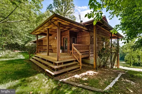 32 New Moon Ln, Sperryville, VA 22740