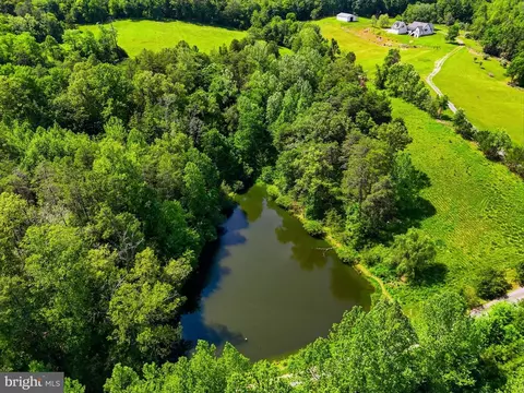 Castle Rock Ln, Castleton, VA 22716 photo 3