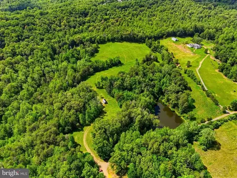Castle Rock Ln, Castleton, VA 22716 photo 4