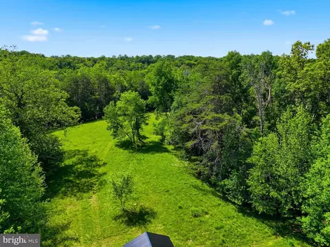 Castle Rock Ln, Castleton, VA 22716 photo 6