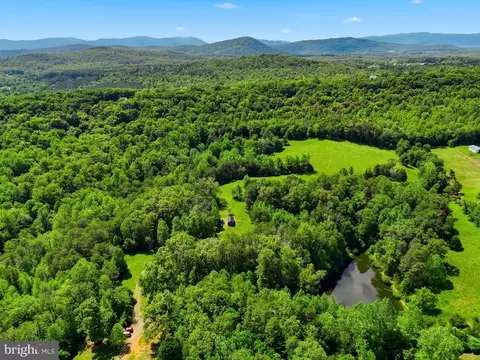 Castle Rock Ln, Castleton, VA 22716 photo 2