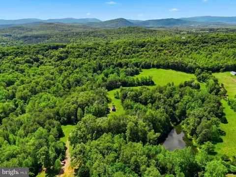 Castle Rock Ln, Castleton, VA 22716 photo 2