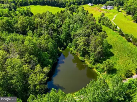 Castle Rock Ln, Castleton, VA 22716 photo 3