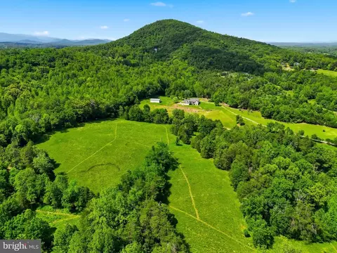 Castle Rock Ln, Castleton, VA 22716