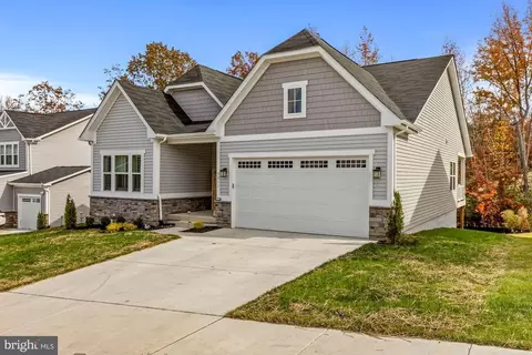 9011 Maple Run Dr, Fredericksburg, VA 22407