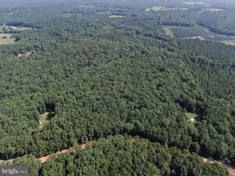 9041 Fox Run Dr, Spotsylvania, VA 22551