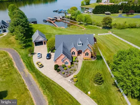15805 Break Water Ct, Mineral, VA 23117