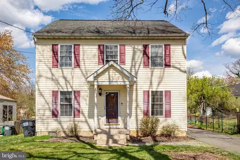 107 Mclaws St E, Fredericksburg, VA 22408