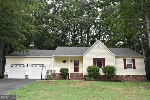 6409 Forest Grove Dr, Fredericksburg, VA 22407