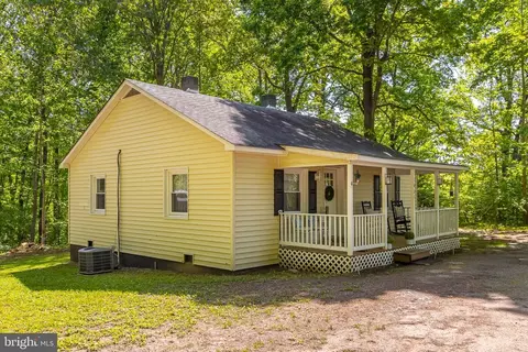 1621 Log Cabin Rd, Beaverdam, VA 23015