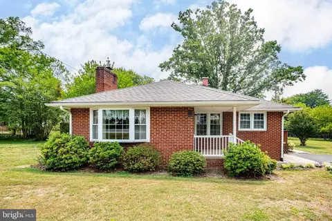 106 Hotchkiss St, Fredericksburg, VA 22408