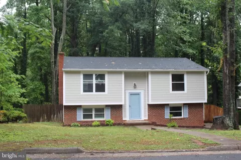 3 Norman Ct, Fredericksburg, VA 22407