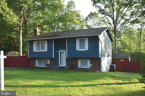 6205 Oak Grove Dr, Fredericksburg, VA 22407