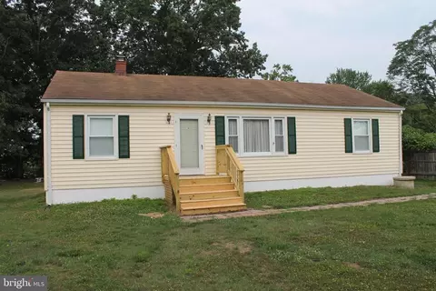 946 Hairfield Dr, Fredericksburg, VA 22408