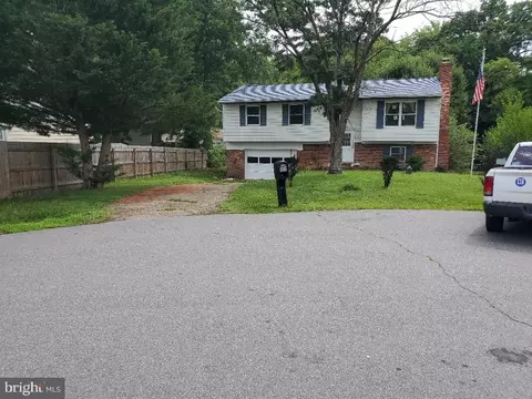2 Sumner Ct, Fredericksburg, VA 22407