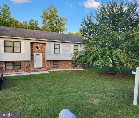 6815 Estate Ln, Fredericksburg, VA 22407