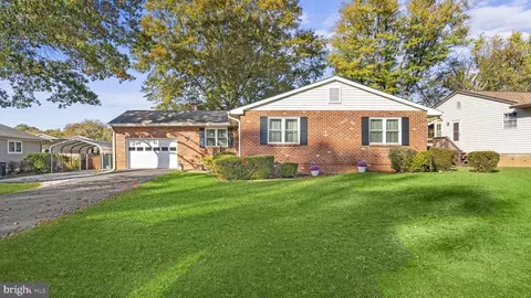 802 Maple Grove Dr, Fredericksburg, VA 22407