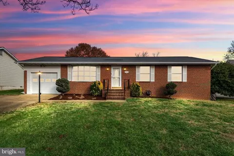 1213 Dewberry Dr, Fredericksburg, VA 22407
