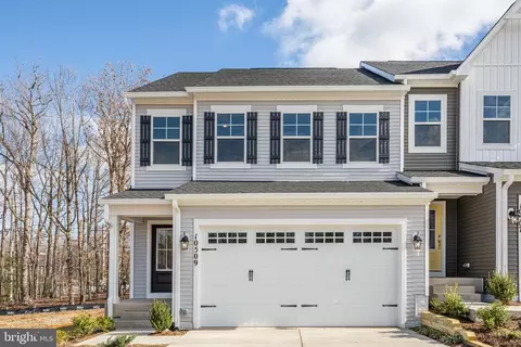 4207 Command Field Ct, Fredericksburg, VA 22408