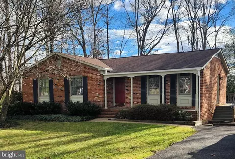 1 Myrtle Ct, Fredericksburg, VA 22408