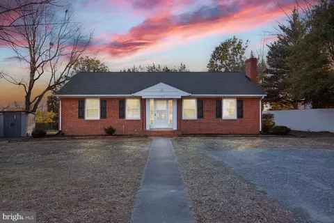 102 Southgate Ave, Fredericksburg, VA 22408