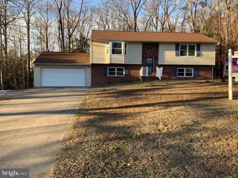 203 Breezewood Dr, Fredericksburg, VA 22407