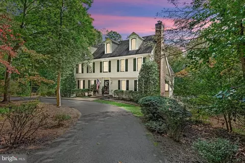 11 River Bluffs Dr, Fredericksburg, VA 22407