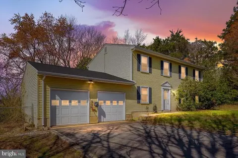 10302 Meadowview Dr, Fredericksburg, VA 22408