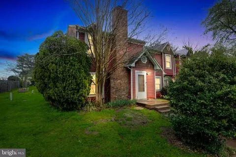 2206 Minnear St, Fredericksburg, VA 22407