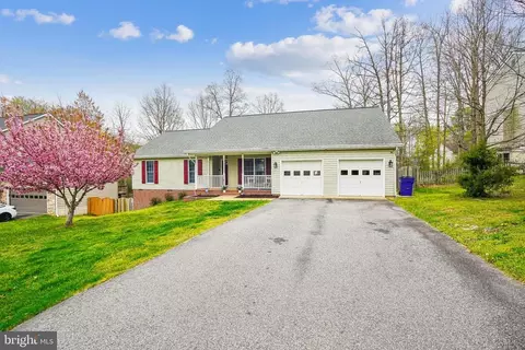11811 Gardenia Dr, Fredericksburg, VA 22407