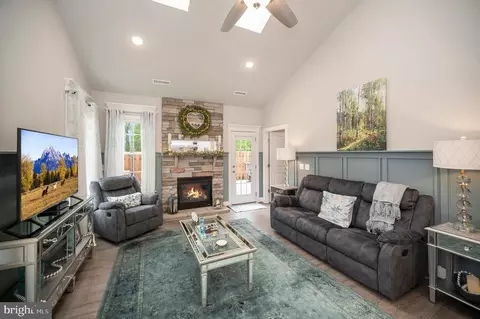 5705 Finley Rose Ct, Fredericksburg, VA 22407