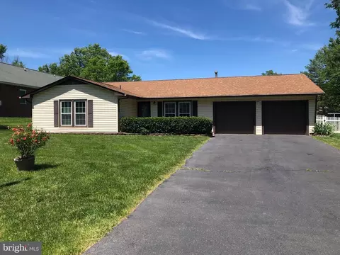 902 Churchill Dr, Fredericksburg, VA 22407