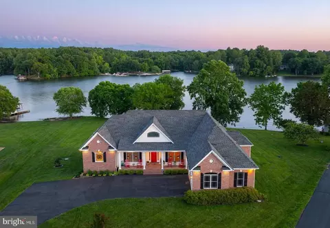 6504 Harbour Point Dr, Mineral, VA 23117