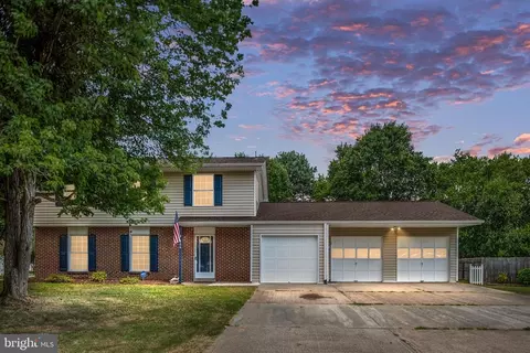 906 Churchill Dr, Fredericksburg, VA 22407