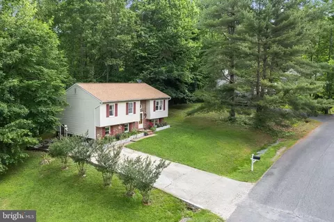 11200 Surry Woods Ct, Fredericksburg, VA 22407